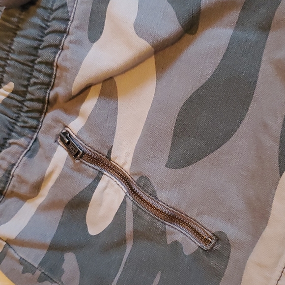 TNA Camo Shorts - Picture 3 of 5